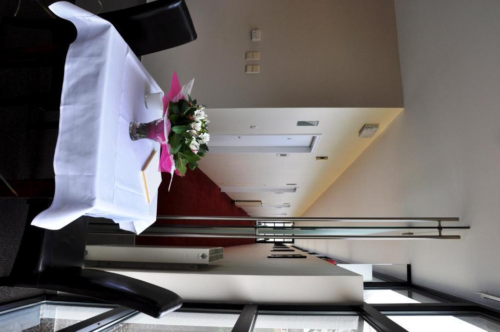 Hotel Boomgaard Lanaken Ngoại thất bức ảnh